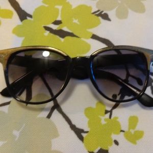 Vintage Women's Black and Gold Sunglasses